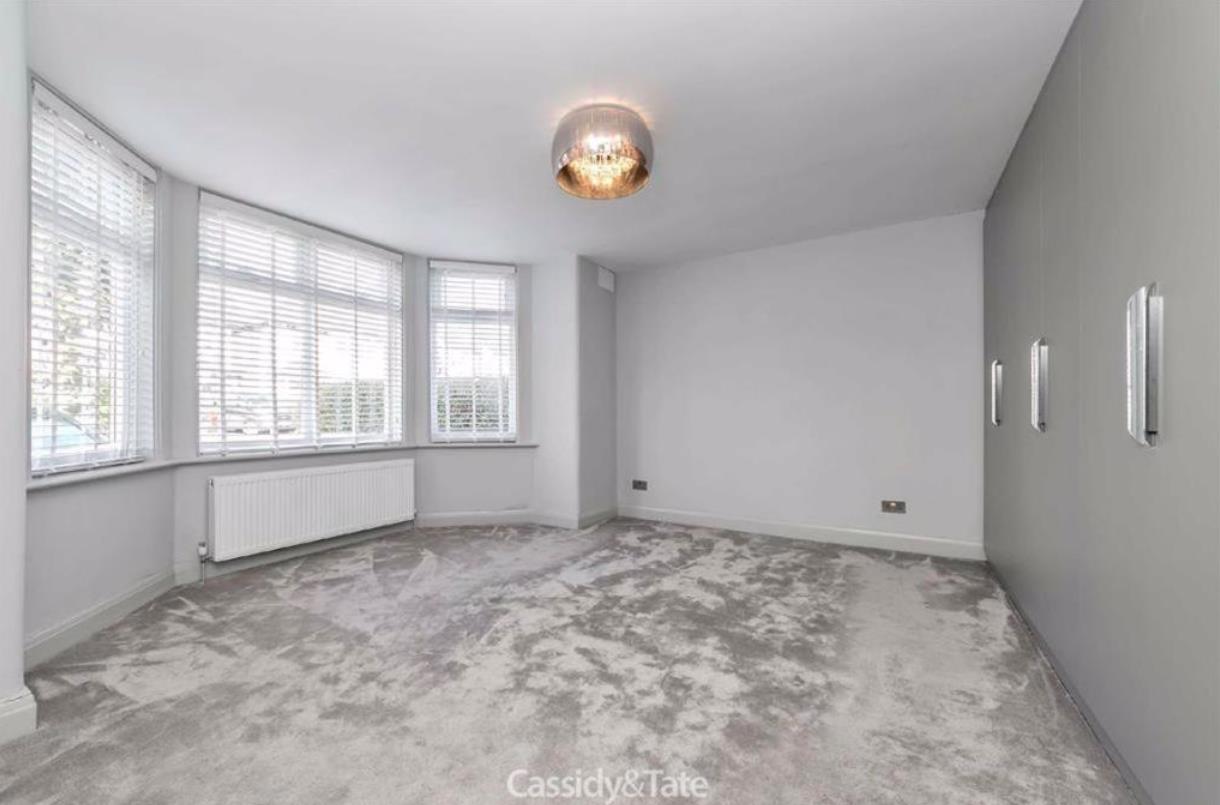 Goodwyn Avenue, Mill Hill, NW7, London
